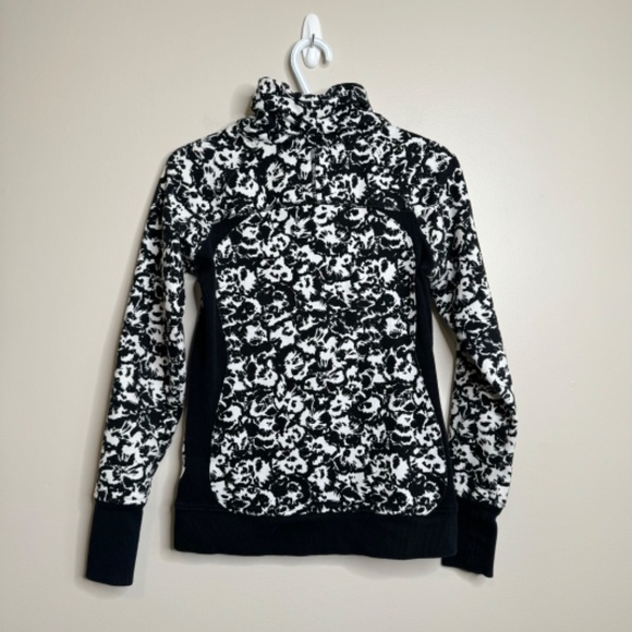 Lululemon Cozy Cuddle up Jacket - Picture 6 of 8
